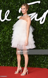 Poppy Delevingne feet photo thumbnail