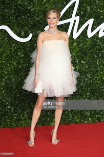 Poppy Delevingne feet photo thumbnail