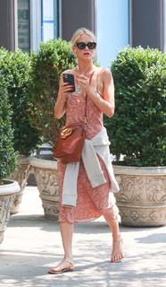 Poppy Delevingne feet photo thumbnail
