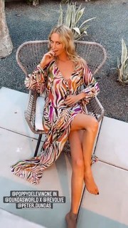 Poppy Delevingne feet photo thumbnail