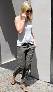 Poppy Delevingne feet photo thumbnail