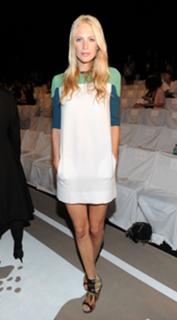 Poppy Delevingne feet photo thumbnail