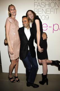 Poppy Delevingne feet photo thumbnail