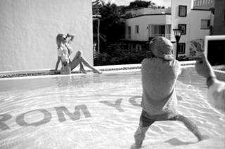 Poppy Delevingne feet photo thumbnail