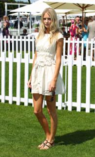 Poppy Delevingne feet photo thumbnail