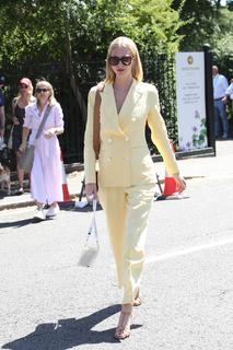 Poppy Delevingne feet photo thumbnail