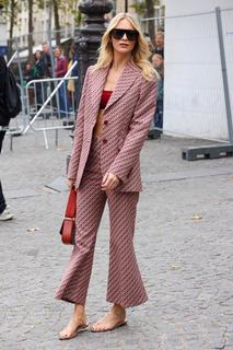 Poppy Delevingne feet photo thumbnail