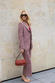 Poppy Delevingne feet photo thumbnail