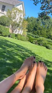 Poppy Delevingne feet photo thumbnail