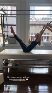Poppy Delevingne feet photo thumbnail