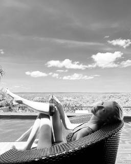 Poppy Delevingne feet photo thumbnail