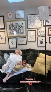 Poppy Delevingne feet photo thumbnail