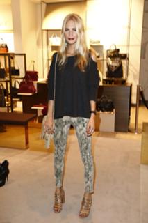Poppy Delevingne feet photo thumbnail