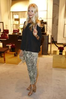 Poppy Delevingne feet photo thumbnail