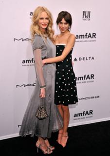 Poppy Delevingne feet photo thumbnail