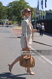 Poppy Delevingne feet photo 6