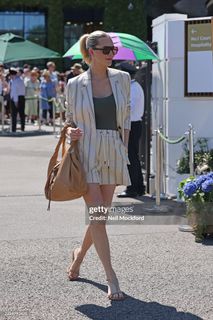Poppy Delevingne feet photo 3