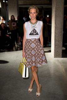 Poppy Delevingne feet photo thumbnail