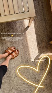 Poppy Delevingne feet photo 2