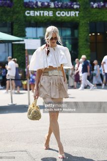Poppy Delevingne feet photo 3