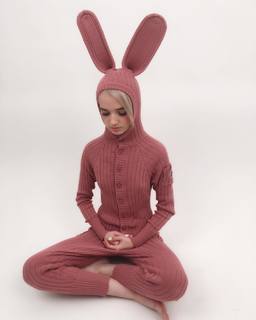 Poppy feet photo thumbnail