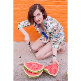 Poppy feet photo thumbnail