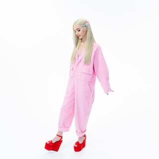 Poppy feet photo thumbnail