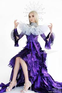 Poppy feet photo thumbnail