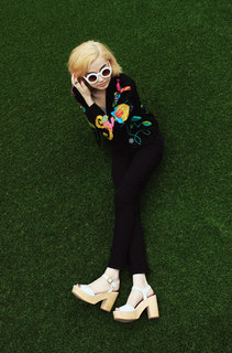 Poppy feet photo thumbnail