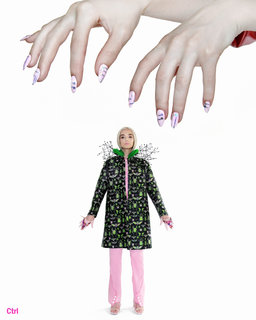 Poppy feet photo thumbnail