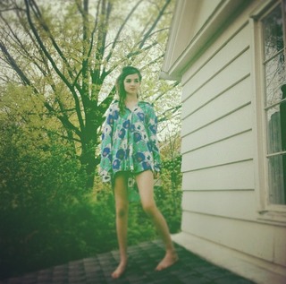 Poppy feet photo thumbnail