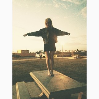 Poppy feet photo thumbnail