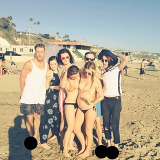 Poppy feet photo thumbnail