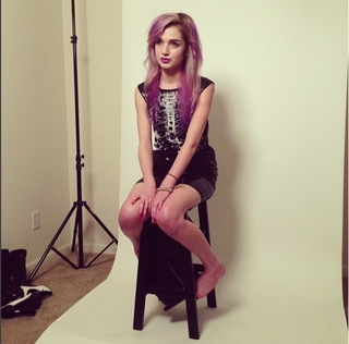 Poppy feet photo thumbnail