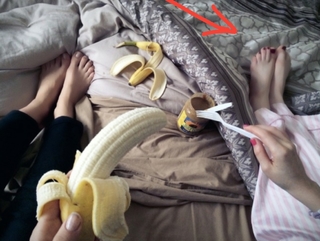 Poppy feet photo thumbnail