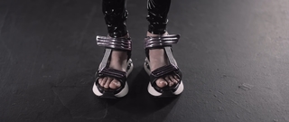 Poppy feet photo thumbnail