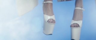 Poppy feet photo thumbnail