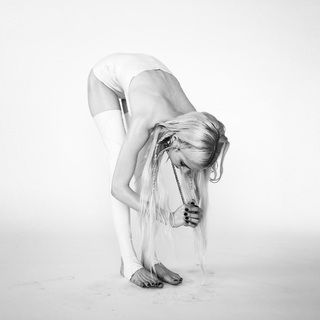 Poppy feet photo thumbnail