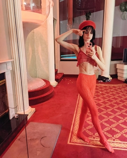 Poppy feet photo thumbnail