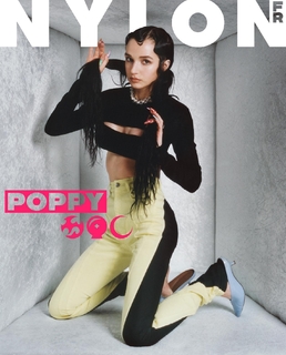 Poppy feet photo thumbnail