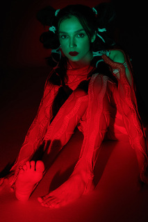 Poppy feet photo thumbnail