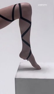 Poppy feet photo thumbnail