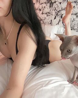 Poppy feet photo thumbnail