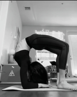 Poppy feet photo thumbnail