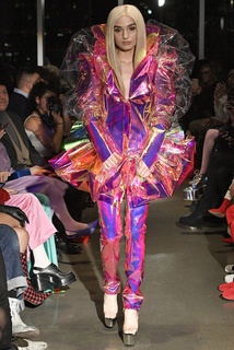 Poppy feet photo thumbnail