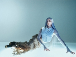 Poppy feet photo thumbnail