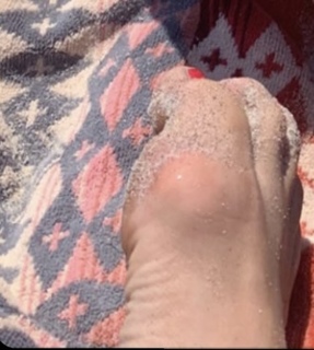Poppy Harlow feet photo 16