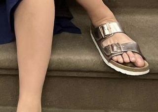 Poppy Harlow feet photo 11