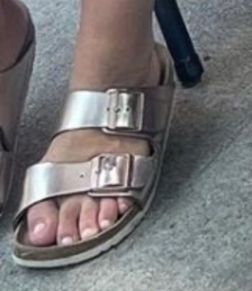 Poppy Harlow feet photo 9