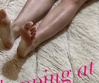 Poppy Harlow feet photo 1